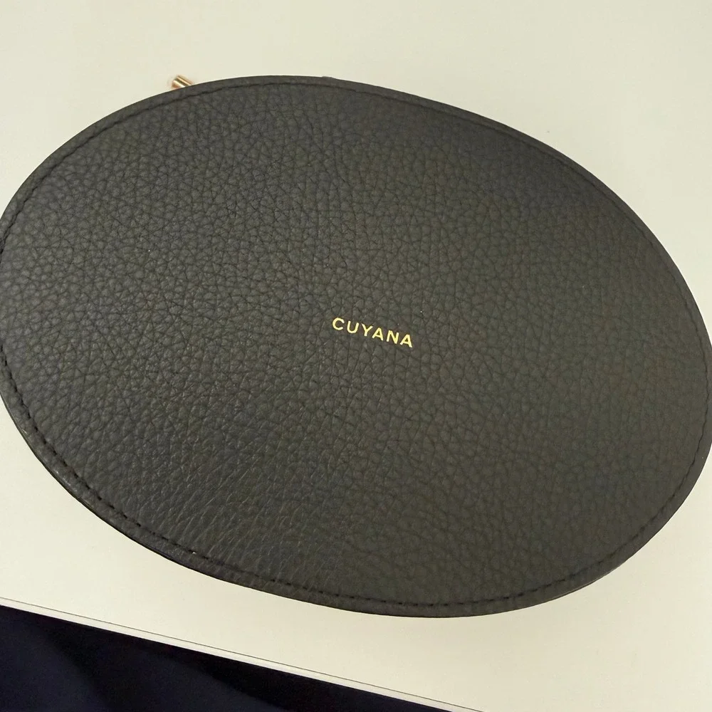 Cuyana Black Pebbled Leather Oval Jewelry Case Travel Organizer Gold Hardware - Picture 4 of 7